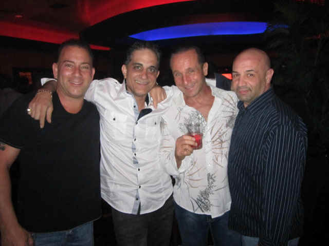 Friends008.jpg (84653 bytes)
